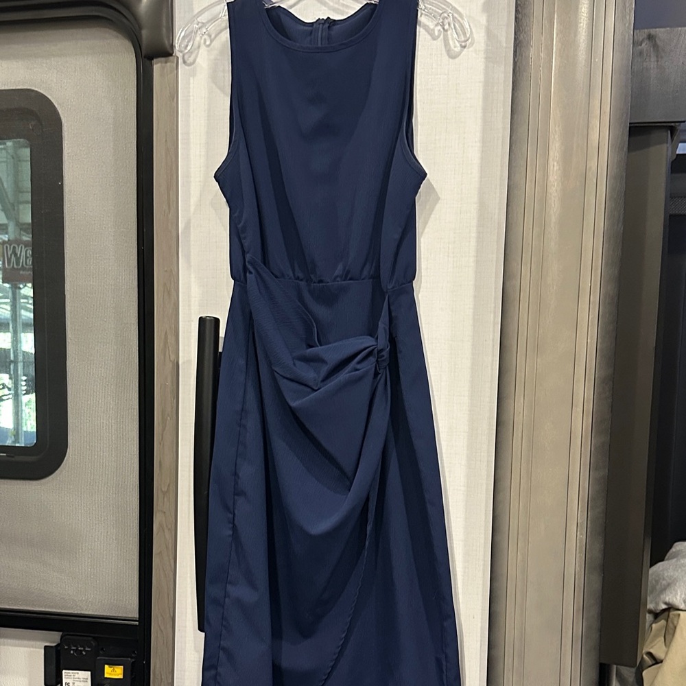 Elegant Navy Blue Sleeveless Dress
